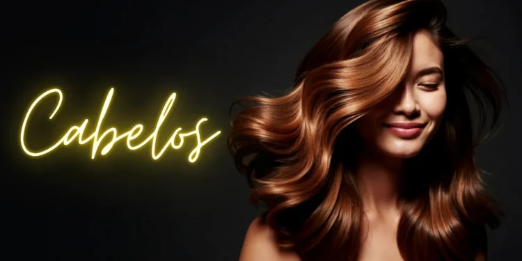 Mulher sorridente com cabelo volumoso e brilhante, ilustrando os cortes de cabelo que estão em alta atualmente.