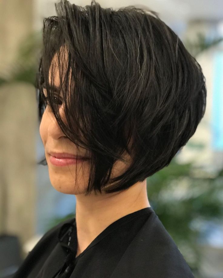 Corte chanel de bico moderno para mulheres com mais de 60 anos