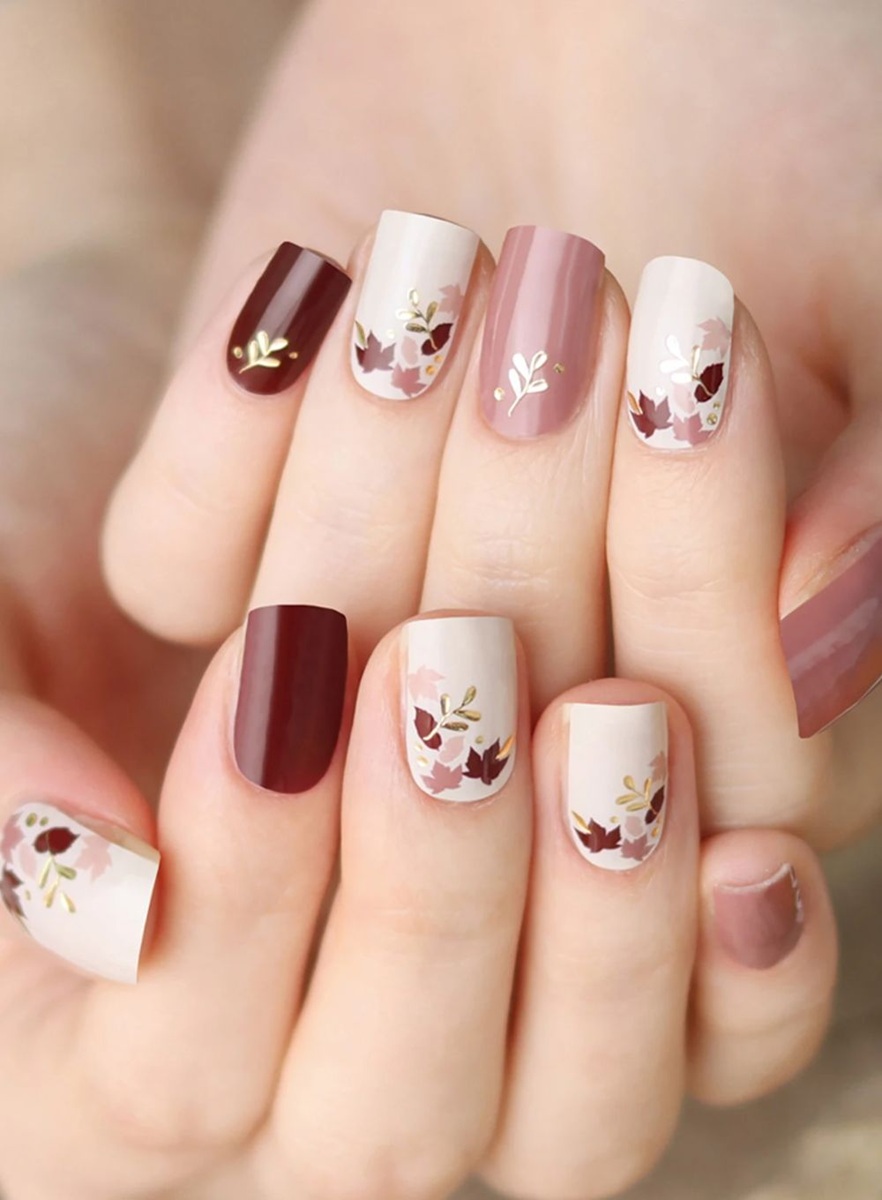 Unhas com efeito syrup e acabamento suave.
