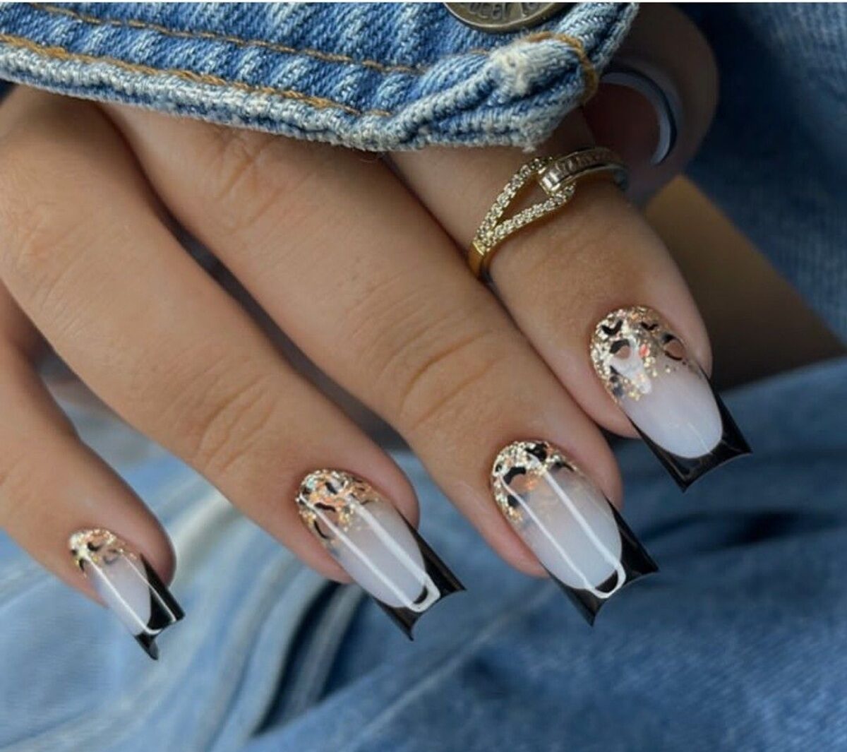Unhas com estampas e padrões variados e criativos.