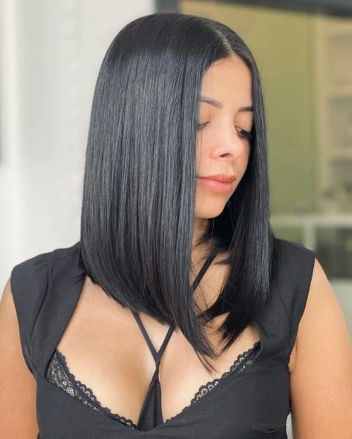 Corte bob longo com fios mais compridos e acabamento elegante