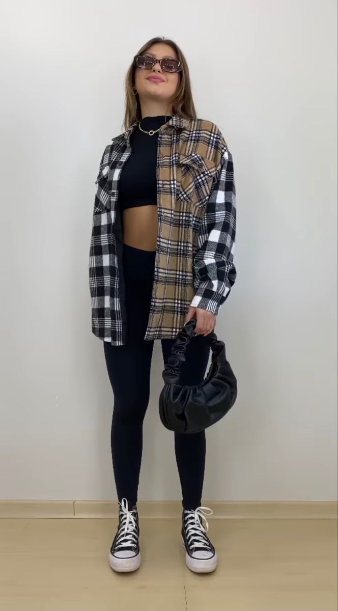 Look moderno para o São João 2025 com camisa xadrez oversized e tênis