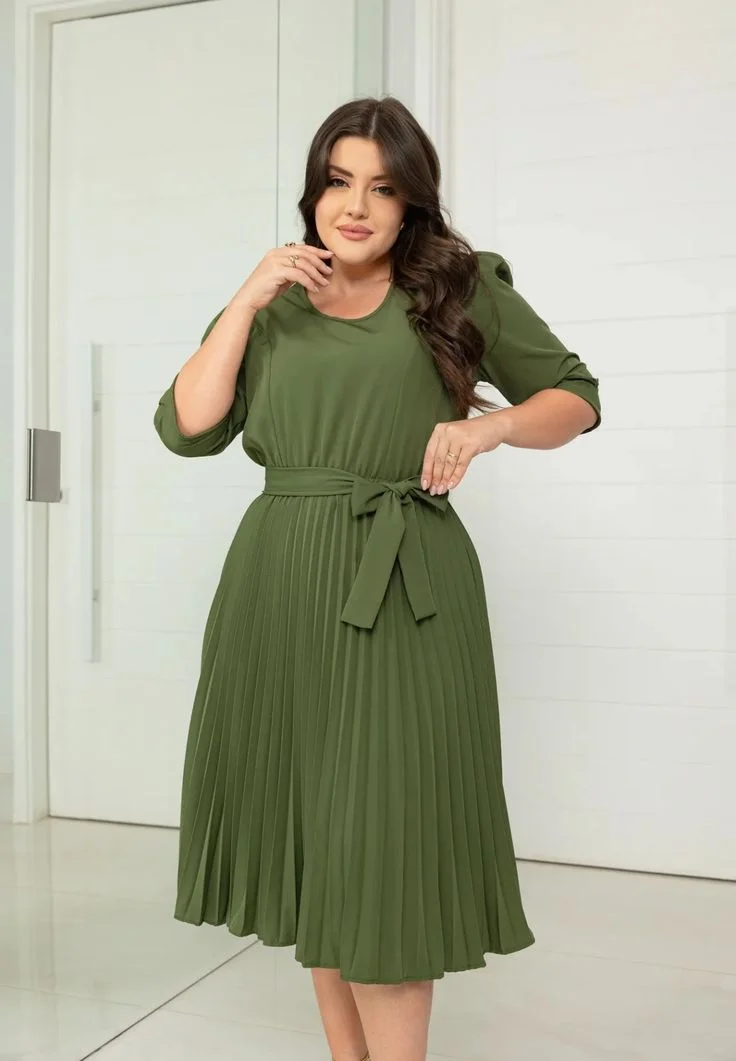 Vestido rodado verde para corpo triângulo invertido, com saia volumosa e elegante.
