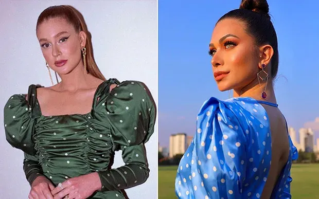 Marina Ruy Barbosa e Flávia Pavanelli usando vestido de estampa de poá, com Marina em verde e Flávia em azul.