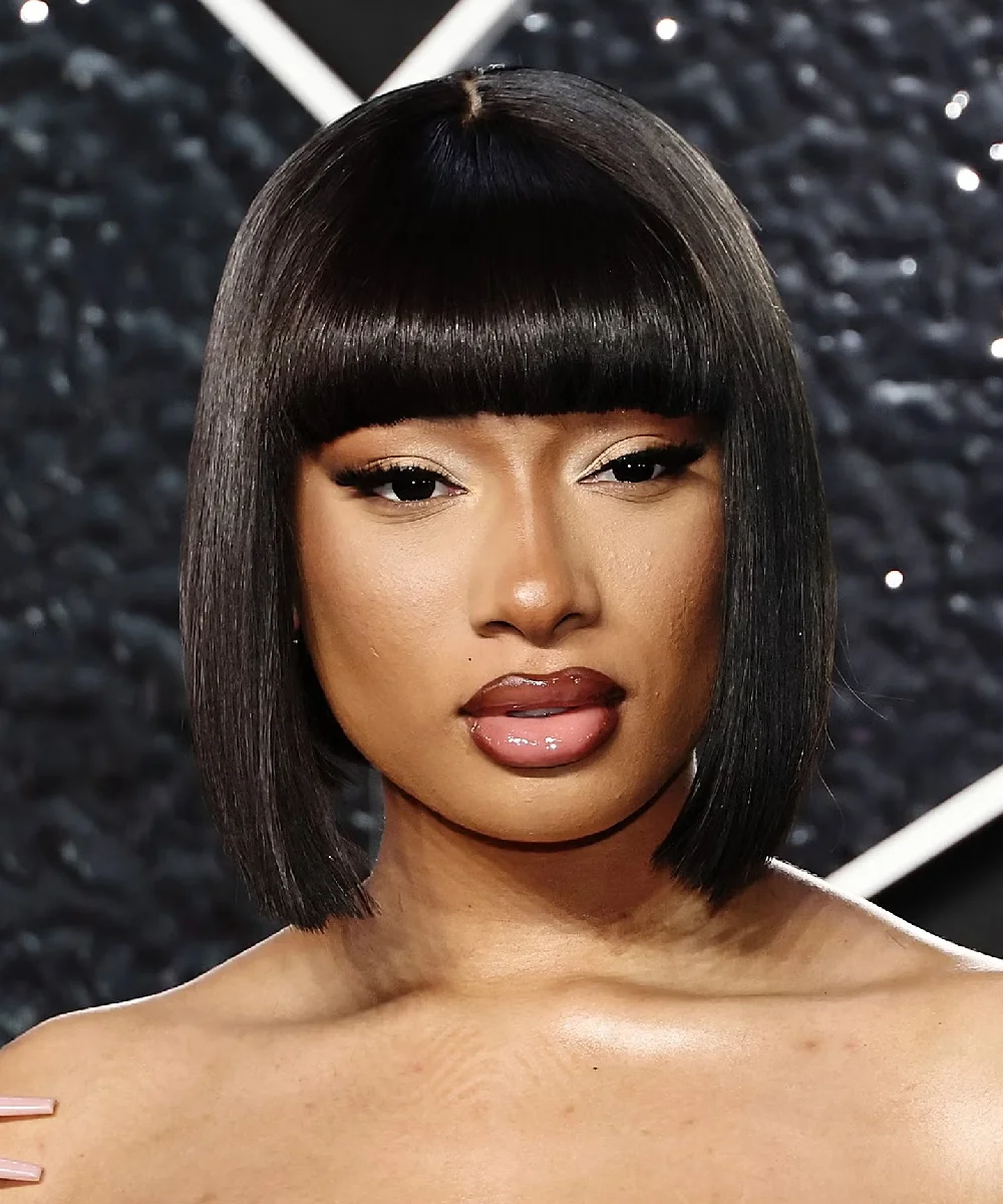 Megan Thee Stallion com franja reta no VMA 2024.