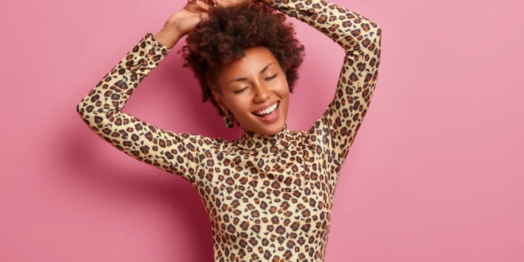 Blusa com estampa de leopardo, a nova tendência entre as fashionistas.