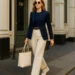 Mulher usando um look sofisticado e elegante, combinando blazer e tênis para criar um estilo chique sem grandes investimentos.