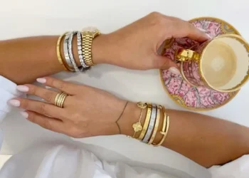 5 maneiras de combinar acessórios prata e dourado.