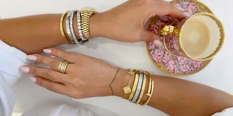 5 maneiras de combinar acessórios prata e dourado 1 5 maneiras de combinar acessórios prata e dourado.