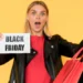 Mulher surpresa segurando sacolas de compras com cartaz escrito Black Friday — moda e beleza em destaque.